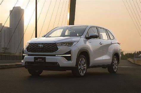 What are the Safety Features Available in Toyota Zenix? - Zigwheels
