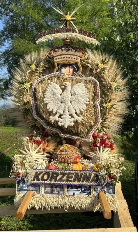 Historia dożynkowego wieńca Skąd wziął się taki zwyczaj Jak powstaje