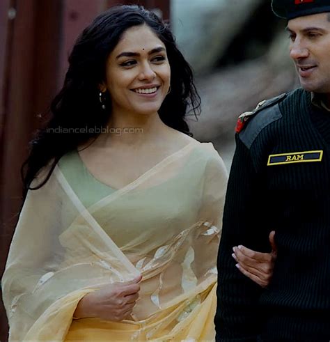 Mrunal Thakur Sita Raman Telugu Movie 16 Hot Saree Hd Caps Starcelebblog