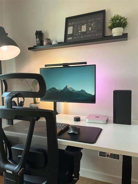 A desk setup for focusing - Minimal Desk Setups