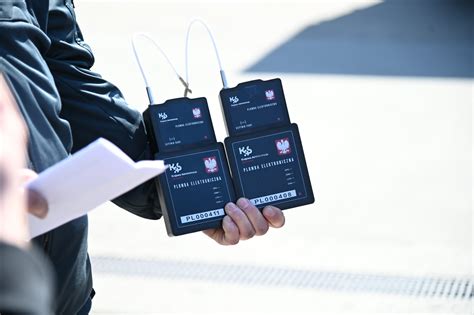 Customs agents explain how every tracking number international is created 23