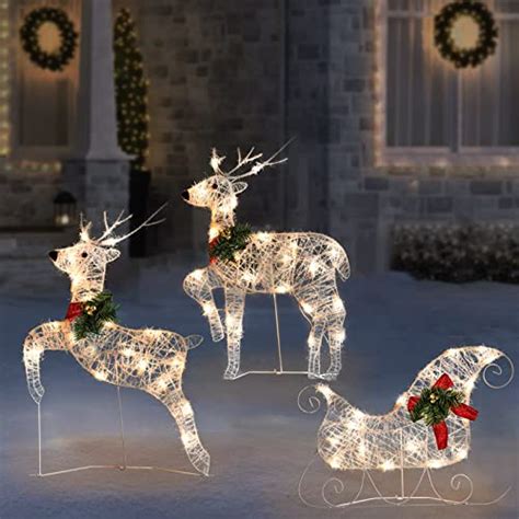 Light Up Santas Sleigh And Reindeer The Best Holiday Decorations For