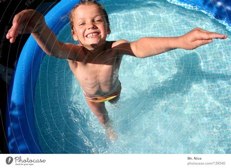 Kinder Nackt Spielen