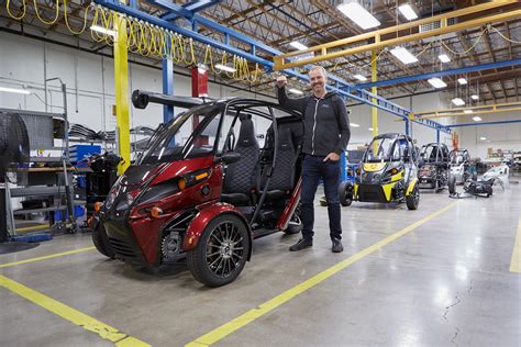 Arcimoto starts delivering electric FUV to customers