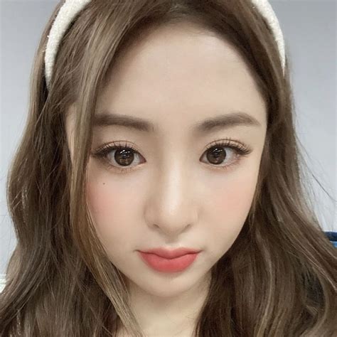 Huh Yunjin Le Sserafim Selca Icon Pfp Kpop In Yk Aesthetic