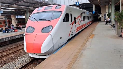 521次七堵發車經由海線開往潮州的e207e212雙電頭新式自動門莒光號，和273次花蓮發車經由山線開往彰化的temu2029