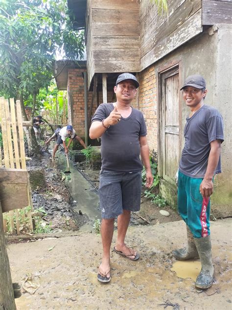 Budayakan Gotong Royong Ini Yang Dilakukan Warga Desa Sungai Dua