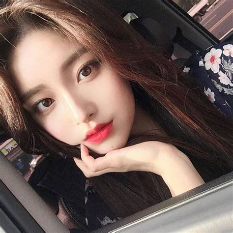 Học hot girl Hàn cách trang điểm mắt hợp với màu son đỏ đậm ELLE Việt Nam