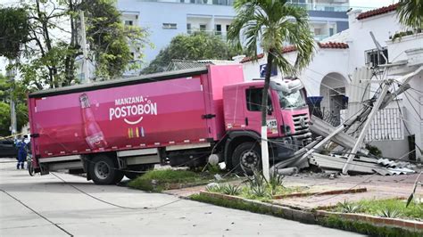 Barrio El Recreo Cami N De Gaseosas Choc Contra Un Poste En Barrio El