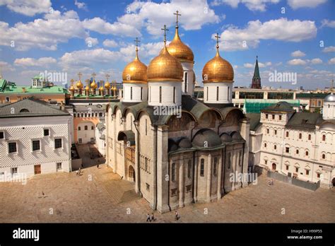 Luftbild Von Der Kathedrale Der Dormitio Am Domplatz In Der Moskauer