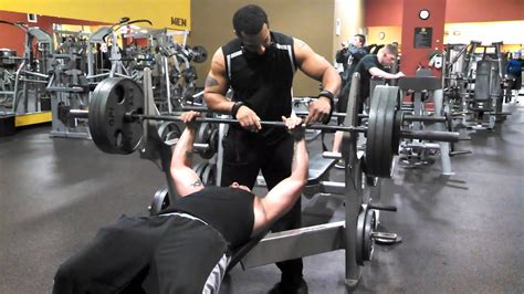 Joe Lifting In Golds Gym Youtube