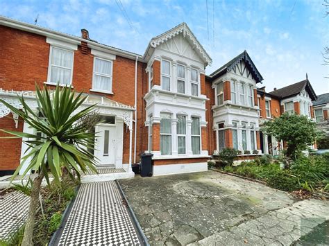 Public Transport Routes to the IG1 1FY Area in Ilford 8