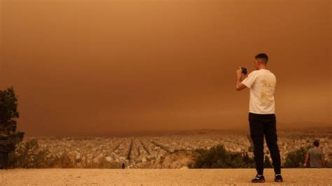 Saharastaub sorgt für sensationelle Bilder aus Athen