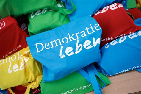 BMFSFJ Rechtsextremismus und Rassismus wirksam bekämpfen