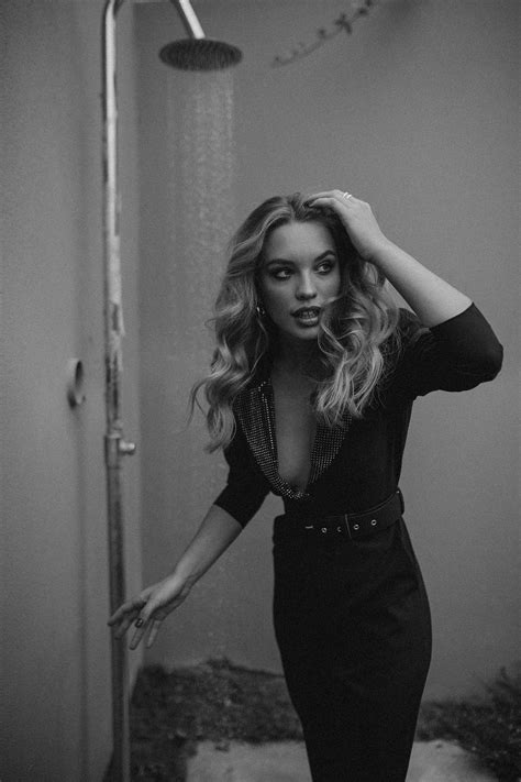 JÉSSICA for Hot Pink on Behance