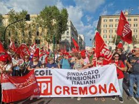 CR REFERENDUM SUL LAVORO CGIL Continua La Raccolta Delle Firme