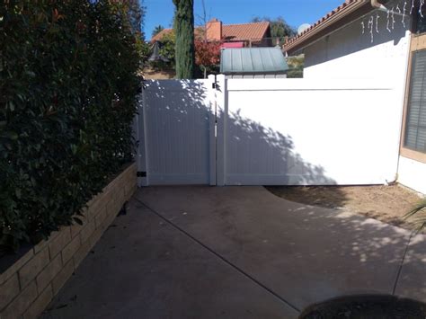 Custom Vinyl Gates | Rock Solid Fence