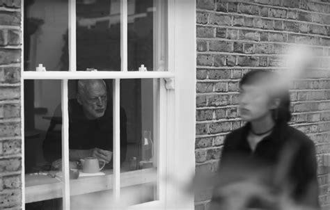 David Gilmour Guarda Il Video Di Between Two Points Con La Figlia