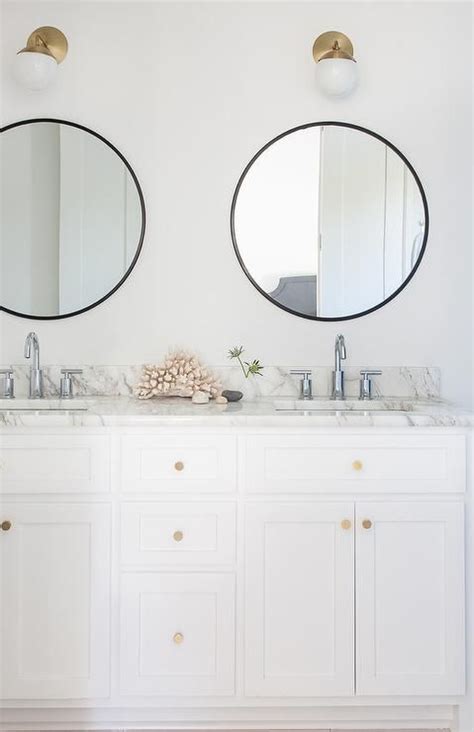 Chrome And Gold Bathroom Fixtures