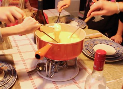 La vraie fondue au fromage suisse moitié moité fribougeoise Recept in