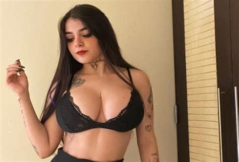 Karely Ruiz Luce Sus Despampanantes Curvas Con Bikini En El Mar El