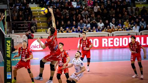 Lube Civitanova Vince In Tre Set A Cisterna Di Latina Nikolov MVP MCNET