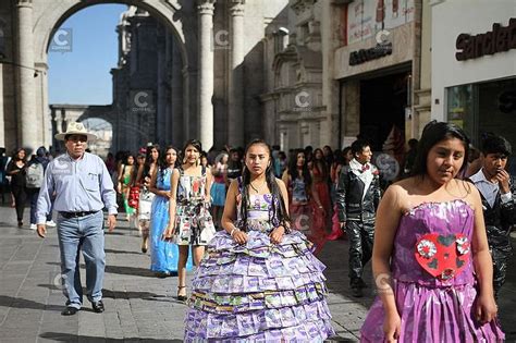 Trajes Hechos Con Material Reciclado Gente Entretenimiento El Universo