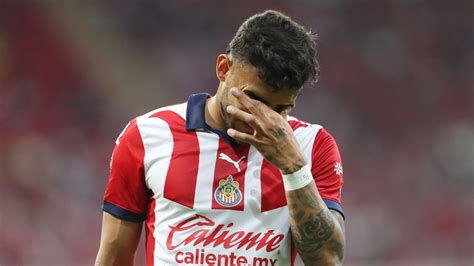 Alexis Vega y dos jugadores más son separados del plantel de Chivas