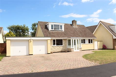 Cj Hole Burnham On Sea 3 Bedroom Bungalow For Sale In Golf Links Road