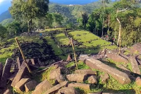 Gunung Padang Cianjur Destinasi Wisata Sejarah Dengan Keindahan Alam