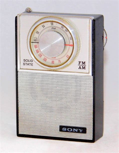 Vintage Sony Transistor Radio Model 2F-23W FM & AM Bands 9 Transistors