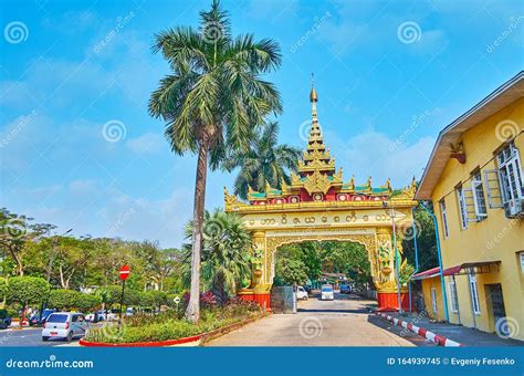 Te Gate With Pyathat Roof On Shwedagon Pagoda Road Yangon Myanmar