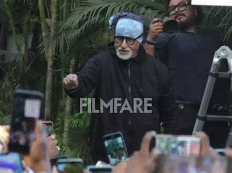 Amitabh Bachchan Greets A Sea Of Fans At His Residence See Pics