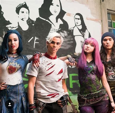 Mal Evie Jay And Carlos From Descendants 2 Disney Descendants Carlos Descendants Disney