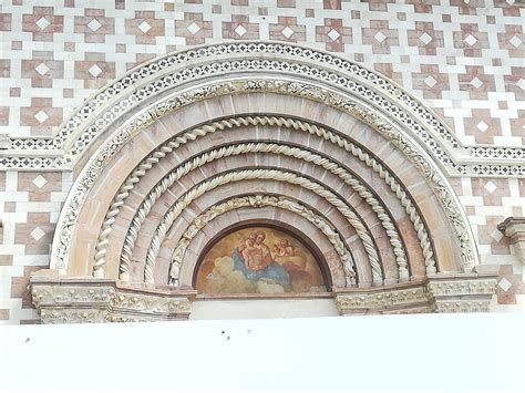 Basilica Di Santa Maria Di Collemaggio 6