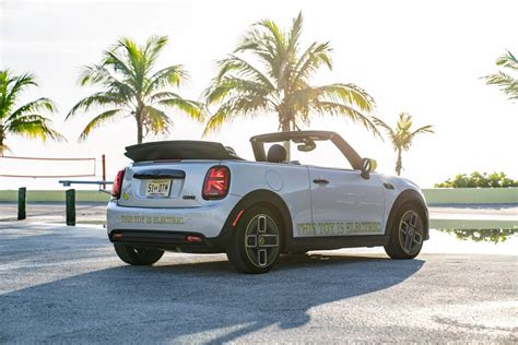 Mini Cooper SE Convertible Is All About Electric Fun in the Sun - CNET