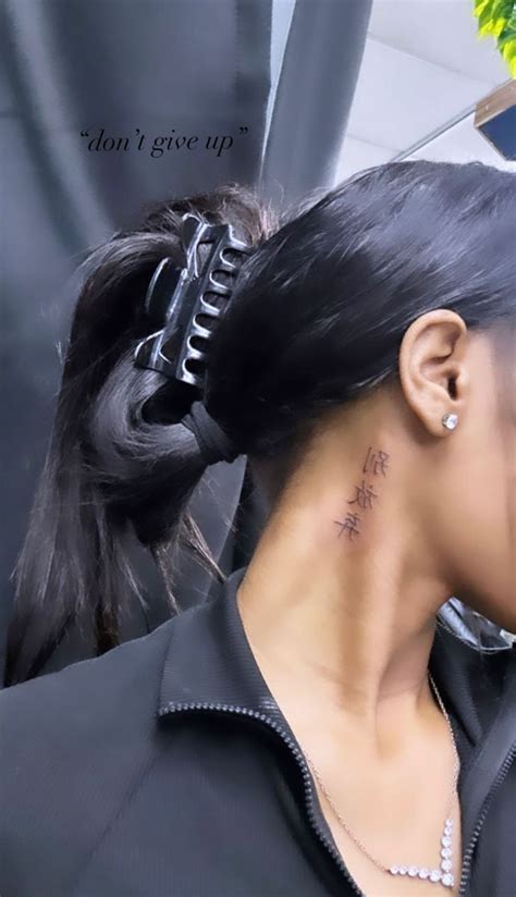 𝐒𝐓𝐔𝐍𝐍𝐀𝐆𝐑𝐋ᥫ᭡ Neck Tattoo Neck Tattoos Women Small Tattoos