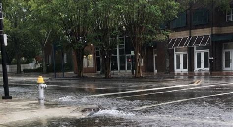 Roads In Downtown Wilmington Nc Begin To Flood Full Video Hurricanedorian Doriannc [video]