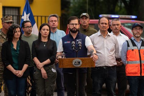 Presidente Boric Anuncia Toque De Queda Para Zonas Siniestradas En