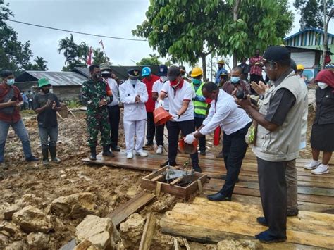 TNI Hadiri Peletakan Batu Pertama Pembangunan BTS Di Yapen Waropen