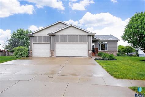 609 S Columbia St, Harrisburg, SD 57032 - MLS #22405202 | BEX Realty