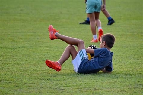 Imagem Gratuita Menino Crian A Jogador De Futebol Escola Infantil