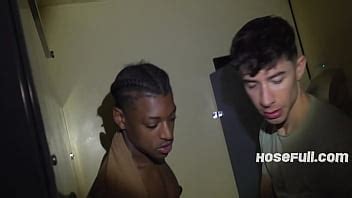 Sexo Grupal Interracial En El Ba O Xvideos