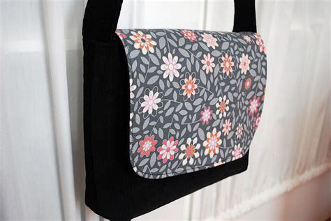 Kid Sized Messenger Bag Free Pattern And Sewing Tutorial Merriment Design