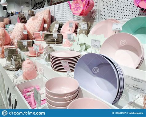 Diversas Placas En Colores Pastel Coloreadas De La Cocina Tazas Y