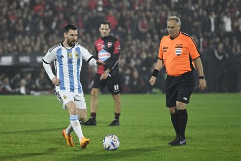 Lionel Messi serenaded by hometown crowd before scoring hat-trick in ...