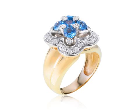 Прекрасное золотое кольцо с топазами 1.60ct