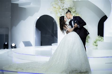 Hot girl Hà My và bạn trai nổi tiếng hôn nhau trên sàn diễn Báo Dân trí