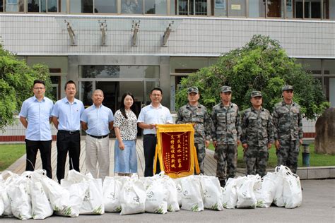 军民鱼水一家亲 支持建设筑新城工程