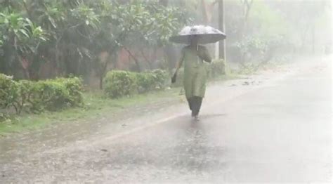 Heavy Rain Lashes Delhi Imd Warns Of Thundershowers And Lists